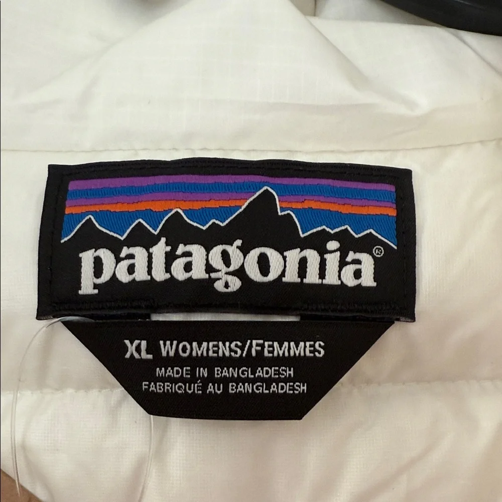 Patagonia Women's Cream Puffer Jacket - Picture 3 of 4